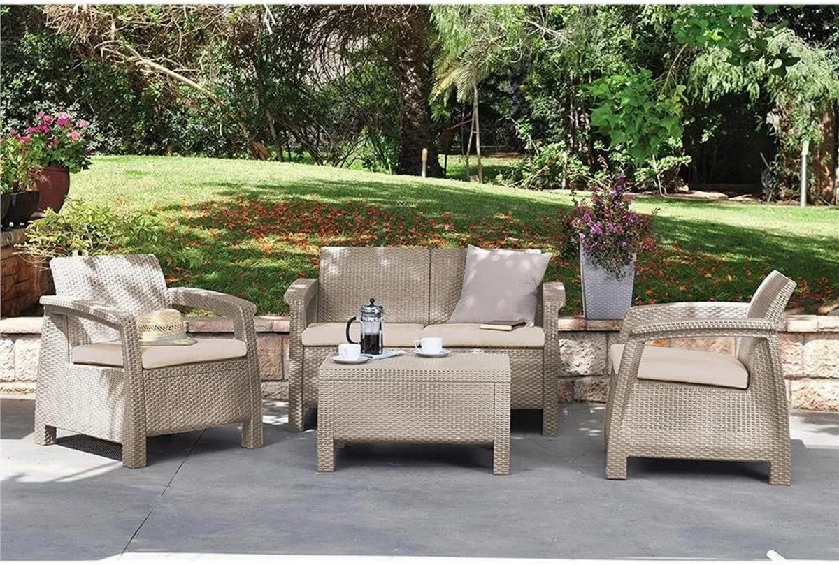 Set Arredo Giardino Corfu Keter: Poltrone, Divano e Tavolino con Cuscini, Finitura Intrecciata Cappuccino