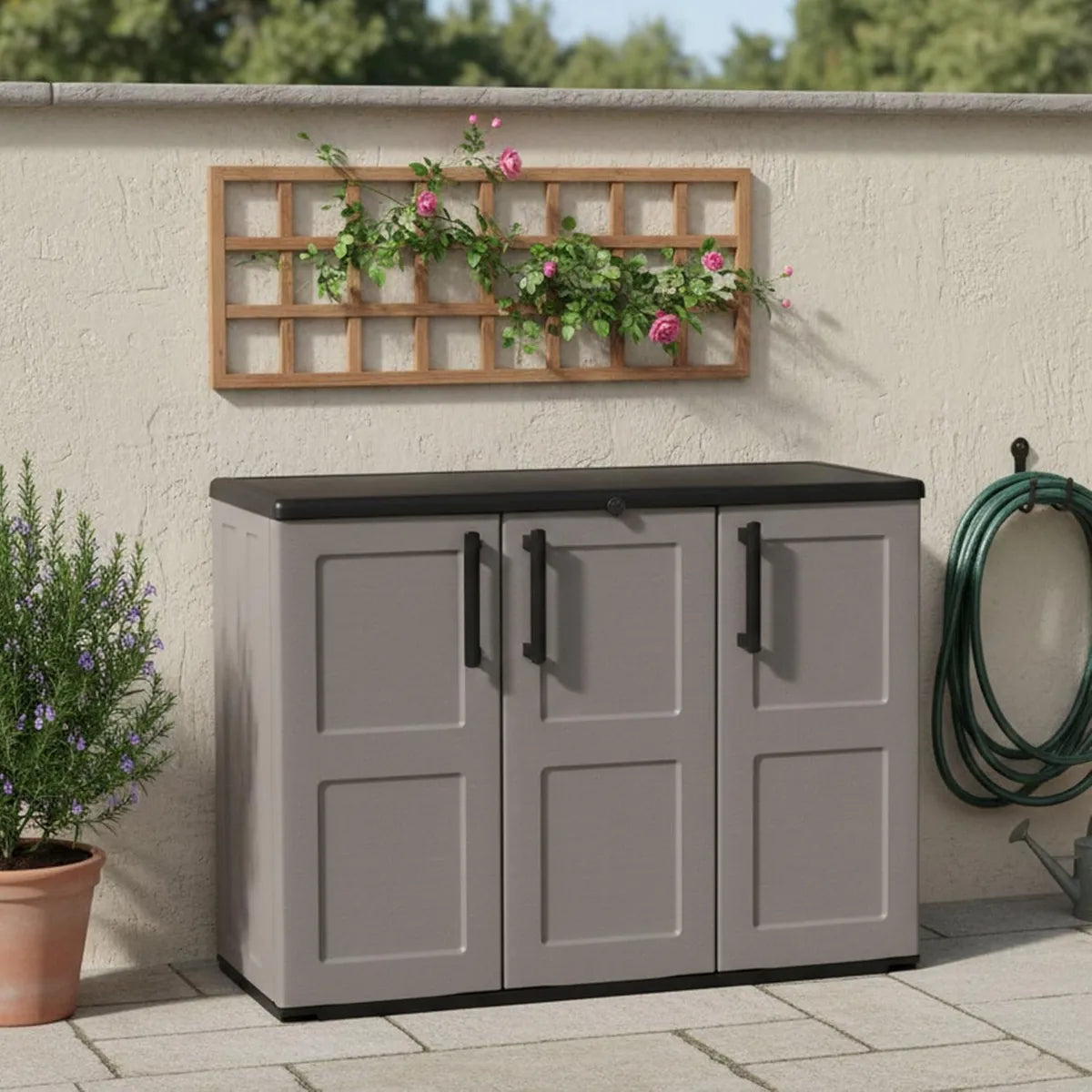 Dmora - Armadio da Esterno Multifunzionale 3 Ante, Made in Italy, 102x37x84 cm, Grigio/Nero