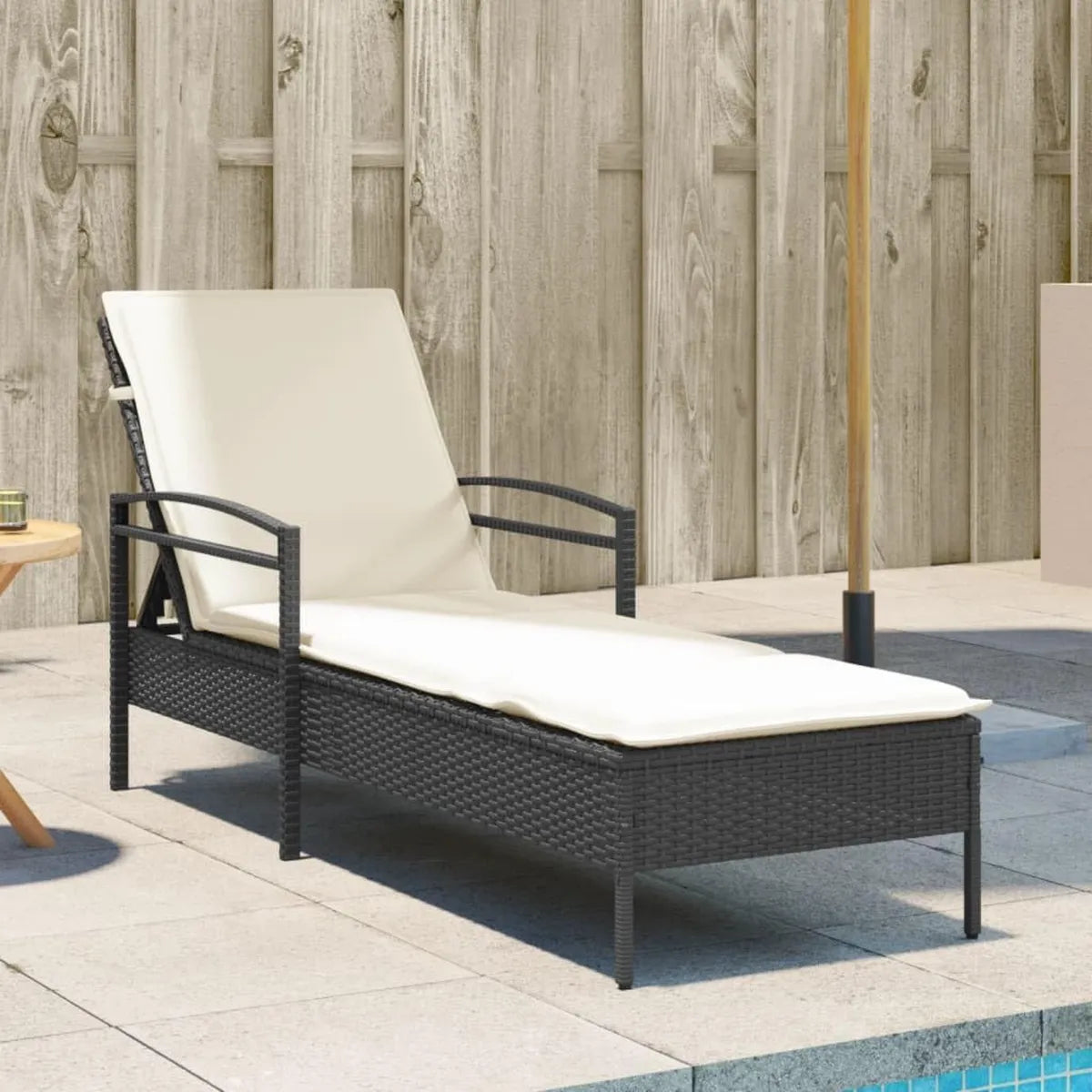 Lettino Prendisole in Polyrattan Nero con Cuscino 63x200x81 cm per Giardino e Piscina