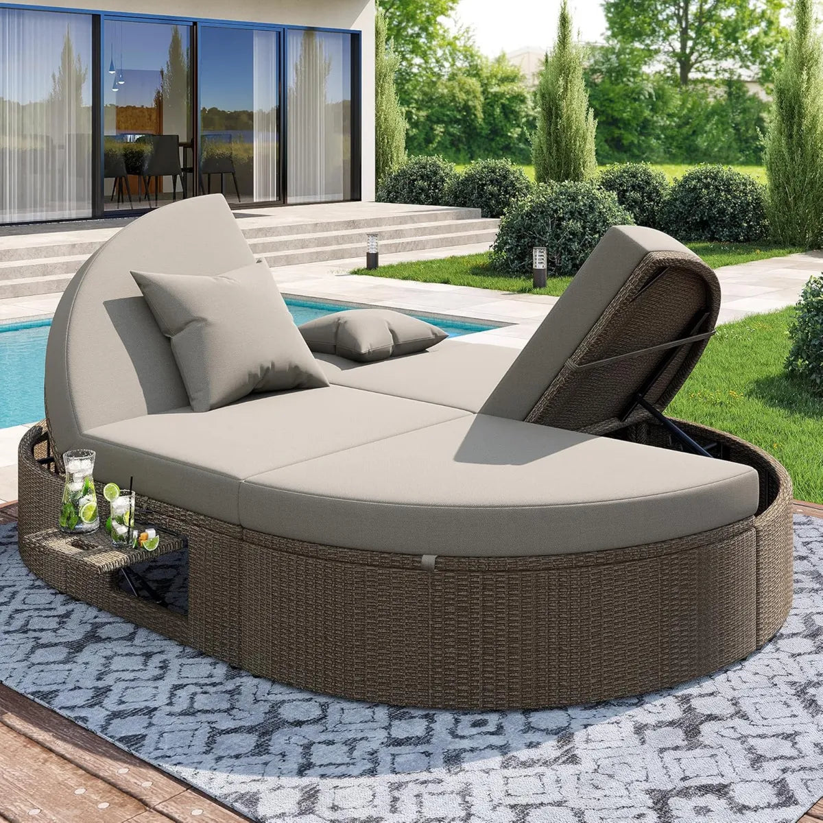 Divano Letto da Giardino in Rattan con Tavolino Pieghevole e Schienale Regolabile