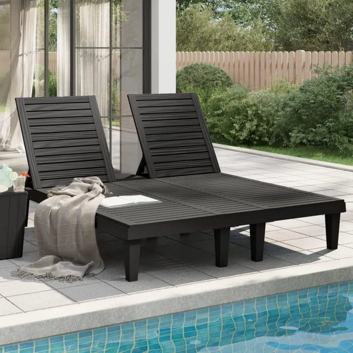 Lettino Prendisole Nero Doppio in Polipropilene con Schienale Regolabile, Effetto Legno, 155x138x83 cm, Resistente alle Intemperie, per Giardino e Terrazza